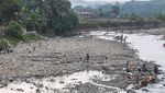 Potret Air Sungai Cisimeut Menyusut Gegera Kemarau