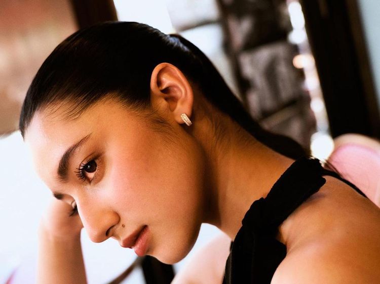 8 Pesona Ameera Khan yang Disebut Berpakaian Terlalu Seksi