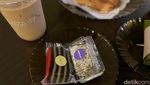 Nyamm! Ada Curry Puff hingga Kopi Susu Jahe di Kafe Viral Ini