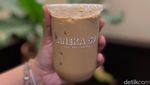 Nyamm! Ada Curry Puff hingga Kopi Susu Jahe di Kafe Viral Ini