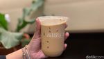 Nyamm! Ada Curry Puff hingga Kopi Susu Jahe di Kafe Viral Ini