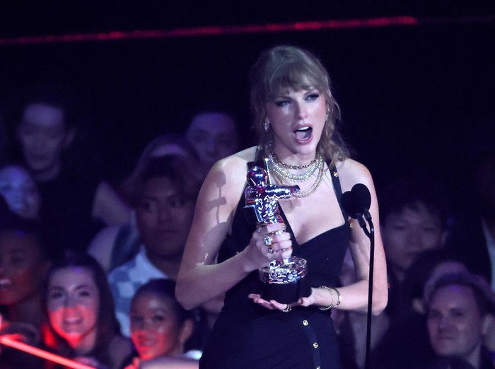 Taylor speaks onstage after receiving the Best Pop award during the 2023 MTV Video Music Awards at the Prudential Center in Newark, New Jersey, U.S., September 12, 2023. REUTERS/Brendan Mcdermid