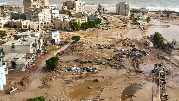 Banjir yang menerjang Libya digambarkan seperti tsunami. Ini jejak-jejak dahsyatnya terjangan banjir tersebut.