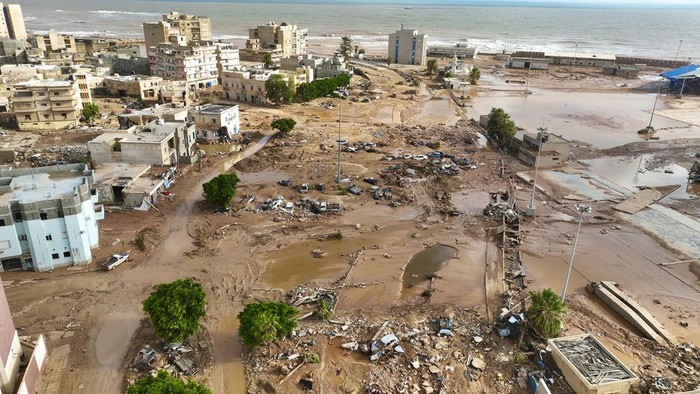 Bak Diterjang Tsunami, Ini Jejak Dahsyatnya Banjir di Libya Banjir yang menerjang Libya digambarkan seperti tsunami. Ini jejak-jejak dahsyatnya terjangan banjir tersebut.