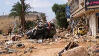 Dua bendungan dan empat jembatan jebol di Derna, dan menenggelamkan sebagian besar kota ketika Badai Daniel melanda pada Minggu. (REUTERS/Esam Omran Al-Fetori)  