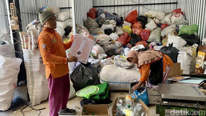 Bank Sampah Induk Surabaya lokasi penukaran sampah menjadi uang