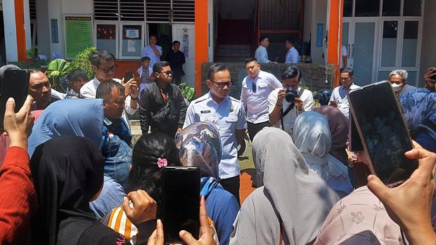 Bima Arya datangi SDN 1 Cibereum (Sholihin/detikcom)