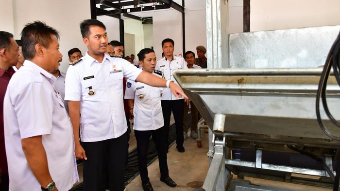 Bupati Sinjai meresmikan rumah potong hewan (RPH).