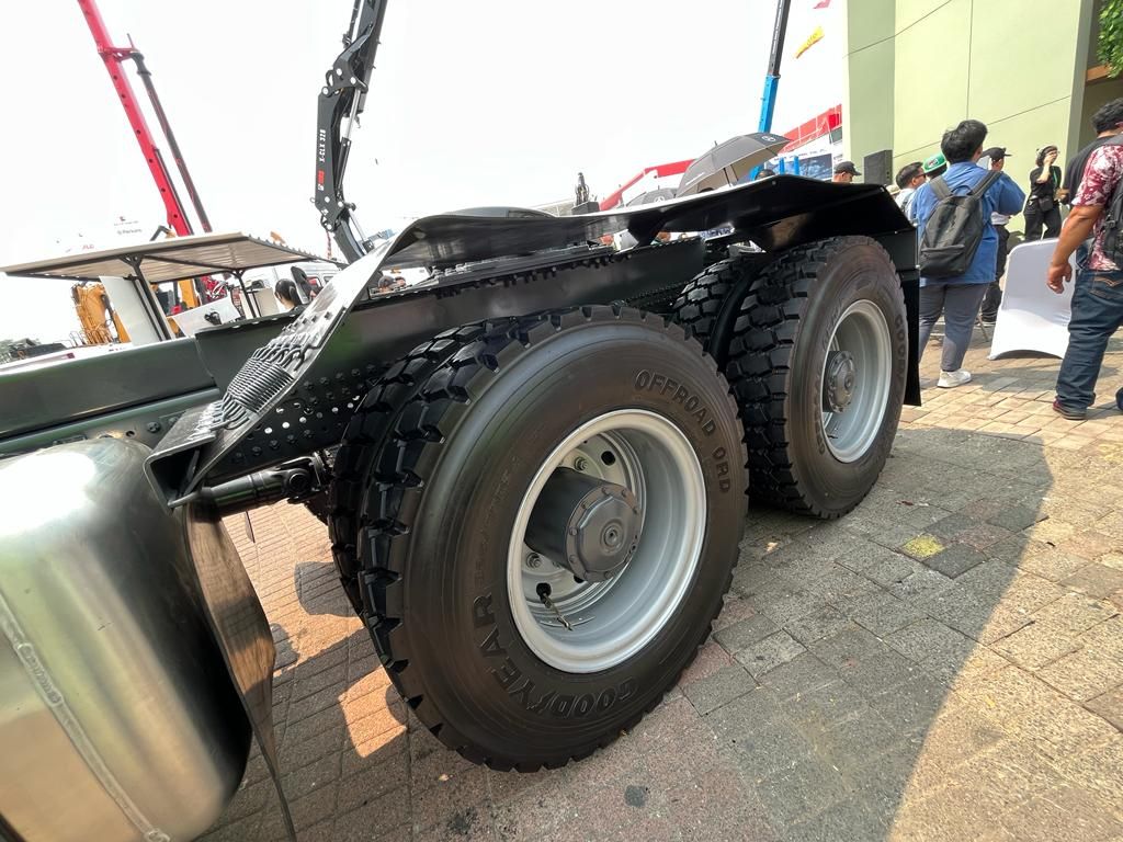 Daimler luncurkan truk baru di Mining Indonesia 2023