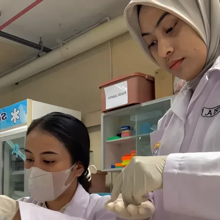 Cerita pengalaman magang Mayang dan Nadia, mahasiswi FPK Unair yang magang jadi peneliti di Thailand, teliti genetika ikan hingga publikasi ilmiah