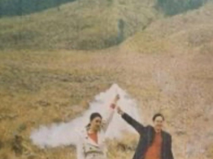 Foto prewedding di Bromo ini menjadi sasaran netizen yang salah komentar, viral di media sosial.