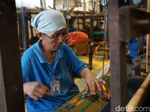 Melihat Galeri Ulos Sianipar yang Jual Berbagai Aksesoris Khas Batak