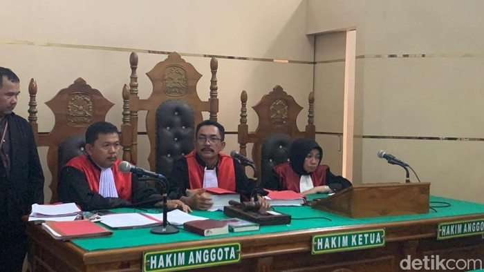 Hakim yang menyidangkan perkara AKBP Achiruddin. (Raja Malo Sinaga/detikSumut)