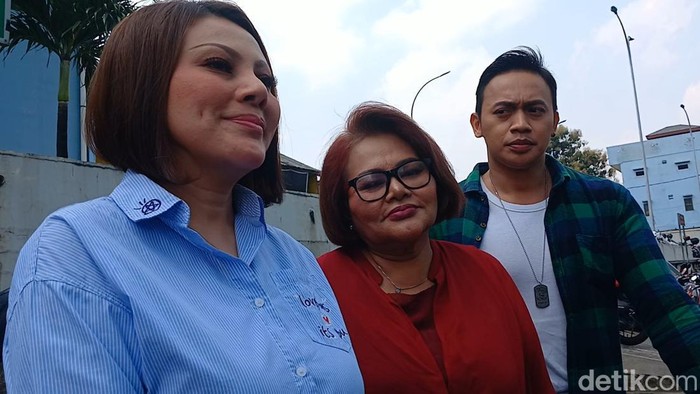 Kakak dan ibunda Virgoun