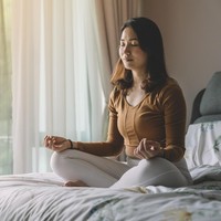Gen Z Terobsesi Neuroplastisitas, Rajin Meditasi & Journaling untuk Reset Otak