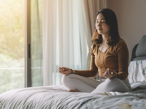 Gen Z Terobsesi Neuroplastisitas, Rajin Meditasi & Journaling untuk Reset Otak