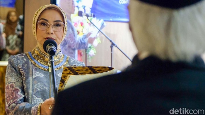 Istri eks Gubernur Aceh Abdullah Puteh, Marlinda Irwanti resmi menjabat rektor Universitas Sahid (Usahid). Marlinda menjabat hingga tahun 2027.