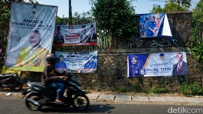Jelang Pemilu, Spanduk-Poster Caleg Menjamur di Ciputat