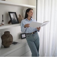 Jennifer pun kini kerap bekerja sama dengan berbagai brand dan mengemas materi promosinya dalam bentuk konten video. Semuanya ia kerjakan sendiri mulai dari membuat hingga mengedit video. Foto: Dok. Instagram Jennifer Bachdim