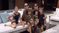 Jennifer menggantikan peran Irfan Bachdim dalam mencari uang karena suaminya menaggur. (Foto: Dok. Instagram Jennifer Bachdim)