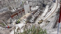 Perlu diketahui PLTA Kerinci sendiri dibangun oleh PT. Kerinci Merangin Hydro Power (KMH). Sementara itu KHM sendiri merupakan anak usaha Kalla Grup-Bukaka, perusahaan milik keluarga JK.