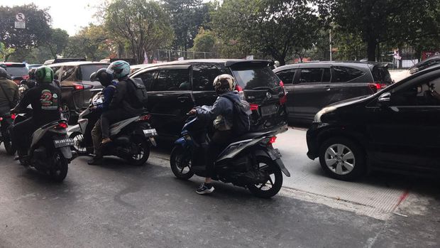 Jl TB Simatupang arah Ragunan selesai diperbaiki