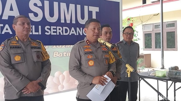 Kapolda Sumut Irjen Agung Setya Imam Effendi saat memamparkan kasus narkoba. (Foto: Finta Rahyuni/detikSumut)
