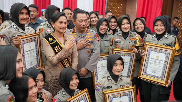 Kapolri Jenderal Listyo Sigit Prabowo menekankan Polwan harus mengambil peran penting dalam mewujudkan pesta demokrasi yang aman dan lancar. (dok Ist)