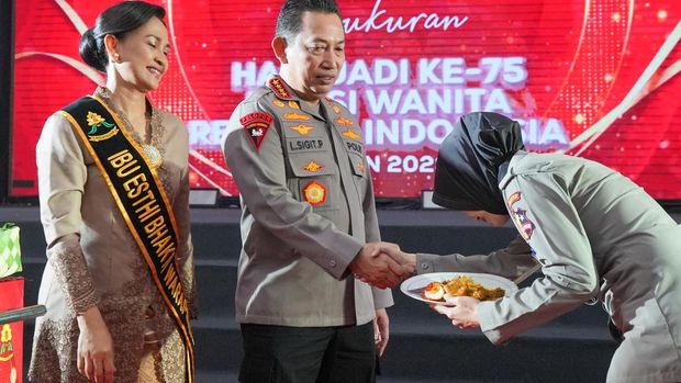 Kapolri Jenderal Listyo Sigit Prabowo menekankan Polwan harus mengambil peran penting dalam mewujudkan pesta demokrasi yang aman dan lancar. (dok Ist)