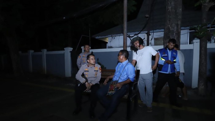 Kapolsek Mampang Prapatan Kompol David Yunior Kanitero menemukan pria yang viral ganggu pemotor di Mampang, Jaksel.