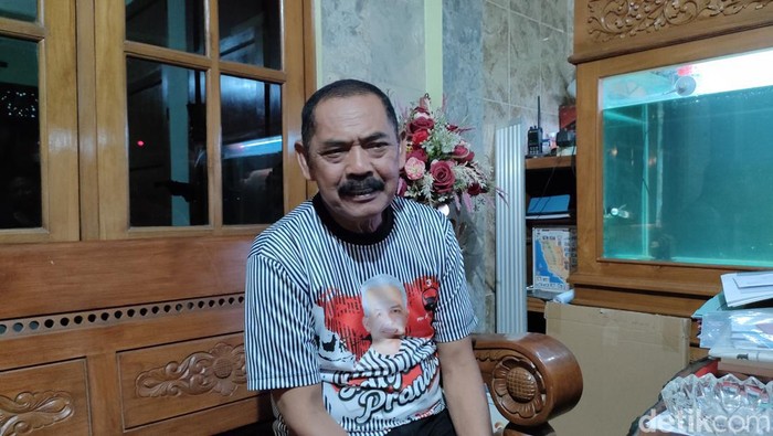 Ketua DPC PDIP Kota Solo, FX Hadi Rudyatmo di kediamannya di Solo, Kamis (13/9/2023).