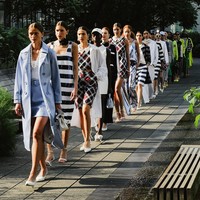 Inilah koleksi terbaru Kate Spade New York Spring 2024. Koleksi ini penuh dengan warna-warna musim semi yang cerah. Foto: Dok. Kate Spade.