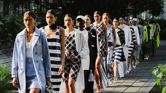 Inilah koleksi terbaru Kate Spade New York Spring 2024. Koleksi ini penuh dengan warna-warna musim semi yang cerah. Foto: Dok. Kate Spade.