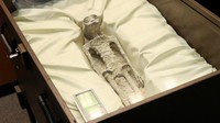 Dimuat The Hindustan Times pada Rabu (13/9), mumi tersebut tampak kecil dan disebut berusia 1.000 tahun. Mumi itu diambil dari Cusco, Peru.  