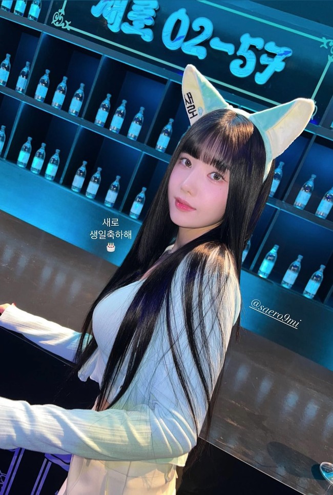 “Gumihonya begini sih, bisa gilaa gue 😍😍” “Kwon Ahri? 🤩” “tolong ini cantiknya diluar nalar 😭😭❤️❤️” komentar sejumlah penggemar Indonesia di bawah fotonya.Foto: dok. Instagram @silver_rain.__