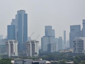 Langit Jakarta Balik Lagi Jadi Kelabu, BMKG: Kecepatan Angin Lambat