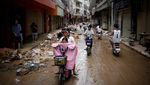 Luluh Lantak Dongguan China Diamuk Topan dan Banjir