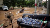 Kota industri Dongguan luluh lantak terendam lumpur seusai dihantam banjir menyusul amukan Topan Haikui di China, Senin (11/9/2023).  
