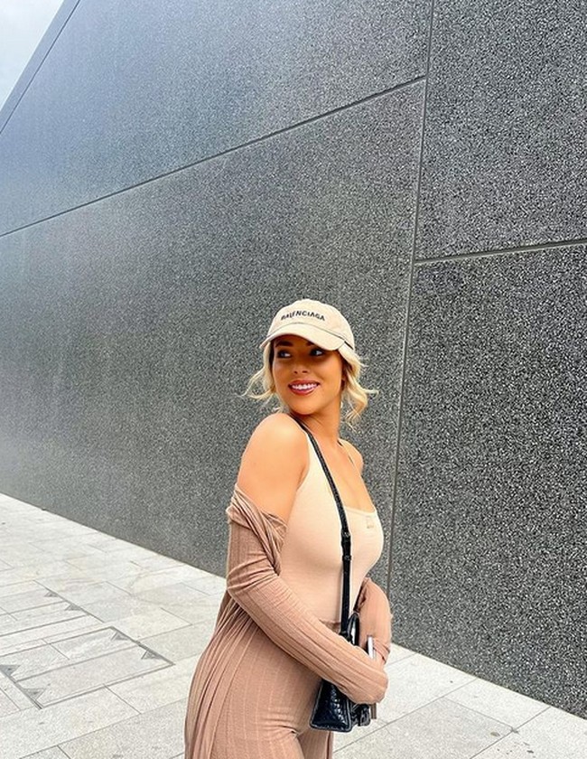 Madelene Wright menjalani kariernya sebagai model OnlyFans setelah dipecat dari klub bola Charlton pada 2021. Inilah pesona cantik dan seksi Madelene yang visualnya memang lebih cocok menjadi model. Foto: dok. Instagram/@madelene_wright