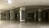 Terhitung hanya ada 10 tenant yang mengisi mal legendaris kawasan Jakarta Pusat ini. 7 di antaranya terletak di lantai dasar atau Ground Floor, dan 3 sisanya terletak di lantai bawah atau Lower Floor.
