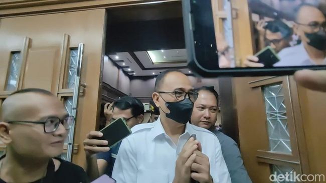 Mantan Pejabat Ditjen Pajak Kementerian Keuangan Rafael Alun Trisambodo yang juga ayah Mario Dandy Satriyo (Wilda HN/detikcom)