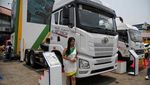 Melihat Deretan Truk yang Tampil di Pameran Alat Pertambangan