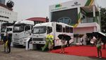 Melihat Deretan Truk yang Tampil di Pameran Alat Pertambangan