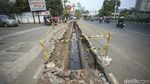 Menanti Rampungnya Proyek Saluran Air dan Trotoar di Matraman