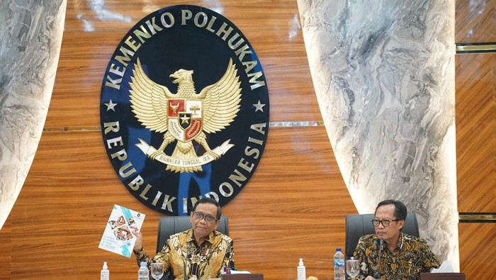 Menko Polhukam Mahfud Md pimpin rapat Tim Percepatan Reformasi Hukum