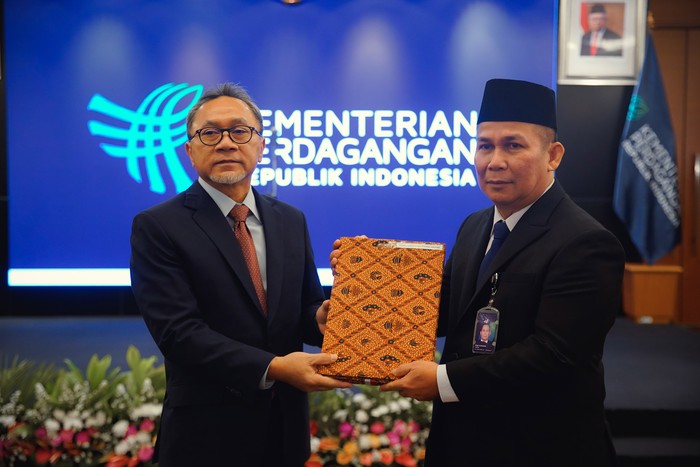 Menteri Perdagangan Zulkifli Hasan (Zulhas) melantik Direktur Jenderal Perlindungan Tertib Niaga (Dirjen PKTN) Moga Simatupang di Kantor Kementerian Perdagangan, Jakarta, Rabu (13/9).