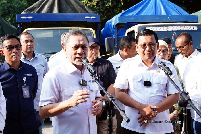 Menteri Perdagangan Zulkifli Hasan (Zulhas) meninjau Pasar Induk Beras Cipinang (PIBC) bersama Kepala Badan Pangan Nasional (Bapanas) Arief Prasetyo di Jakarta Timur. Turut mendampingi Mendag Zulkifli Hasan, Direktur Jenderal Perdagangan Dalam Negeri Isy Karim.