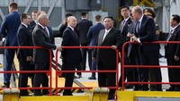 Putin ketika menyambut Kim memperkenalkan Vostochny Cosmodrome. Tempat itu merupakan pusat peluncuran roket luar angkasa Rusia paling modern.  
