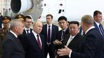 Momen Putin Sambut Kedatangan Kim Jong Un di Markas Antariksa Rusia