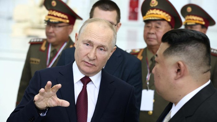 Russias President Vladimir Putin shakes hands with North Koreas leader Kim Jong Un during a meeting at the Vostochny Сosmodrome in the far eastern Amur region, Russia, September 13, 2023. Sputnik/Vladimir Smirnov/Pool via REUTERS ATTENTION EDITORS - THIS IMAGE WAS PROVIDED BY A THIRD PARTY.     TPX IMAGES OF THE DAY